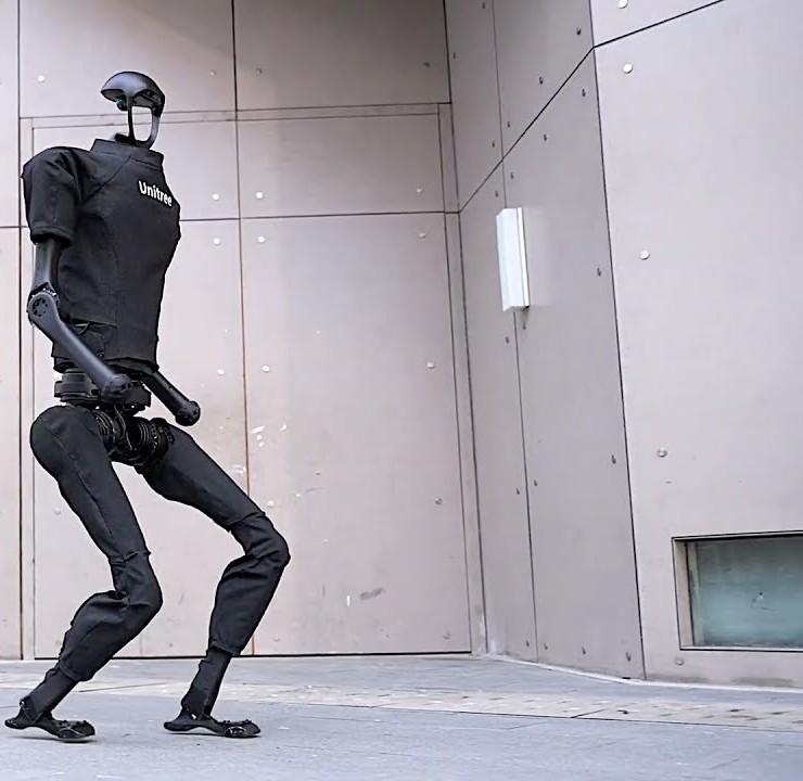 Prizor iz videa: Unitree H1 humanoidni robot