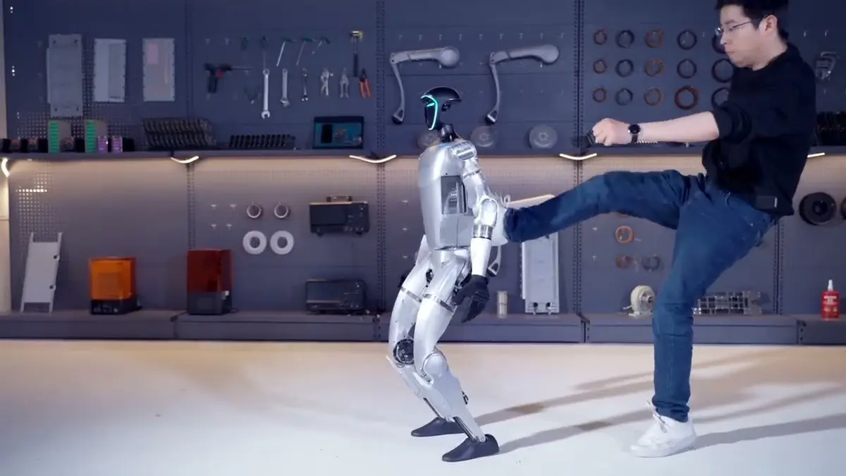 Prizor iz videa: Unitree G1 humanoidni robot